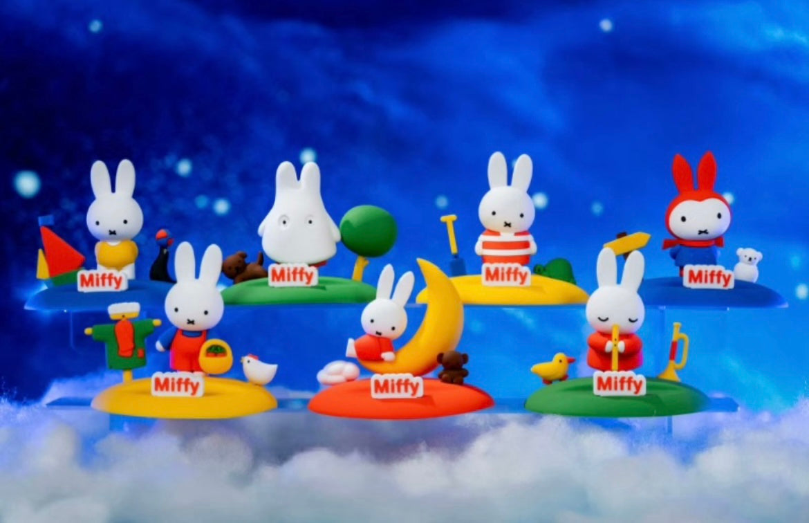 【NEW ARRIVAL】Miffy Accompanying The Four Seasons Phone Stand