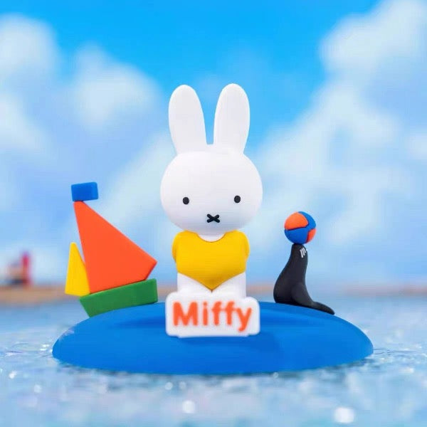 【NEW ARRIVAL】Miffy Accompanying The Four Seasons Phone Stand