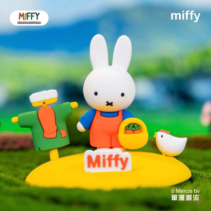 【NEW ARRIVAL】Miffy Accompanying The Four Seasons Phone Stand