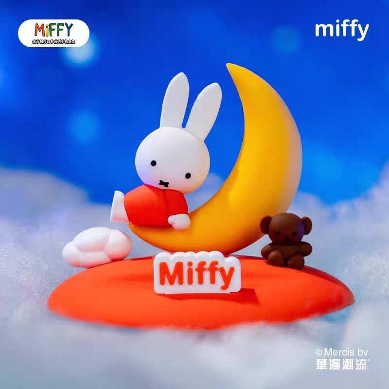 【NEW ARRIVAL】Miffy Accompanying The Four Seasons Phone Stand