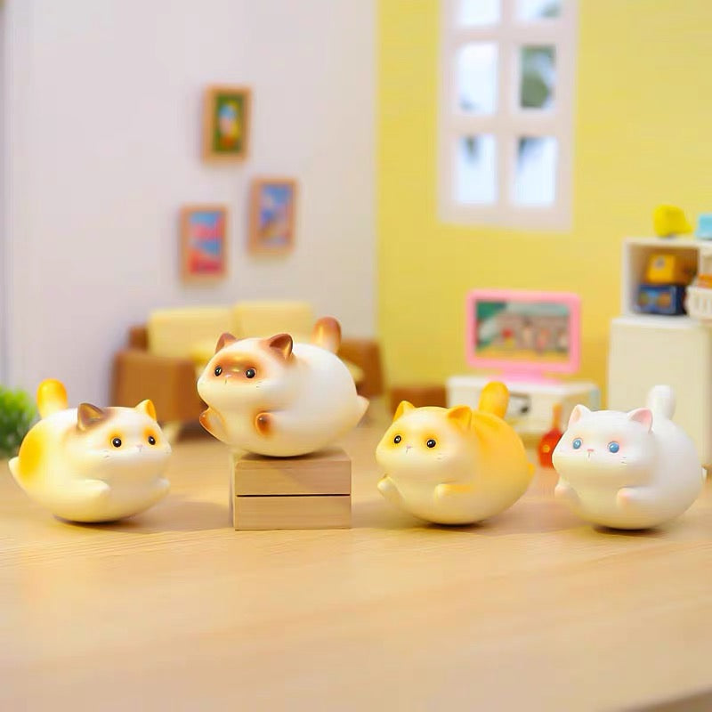 Cute Pet Cat Andwobble Mini Figure