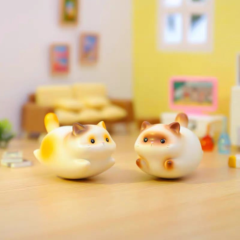 Cute Pet Cat Andwobble Mini Figure