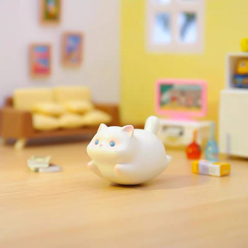 Cute Pet Cat Andwobble Mini Figure