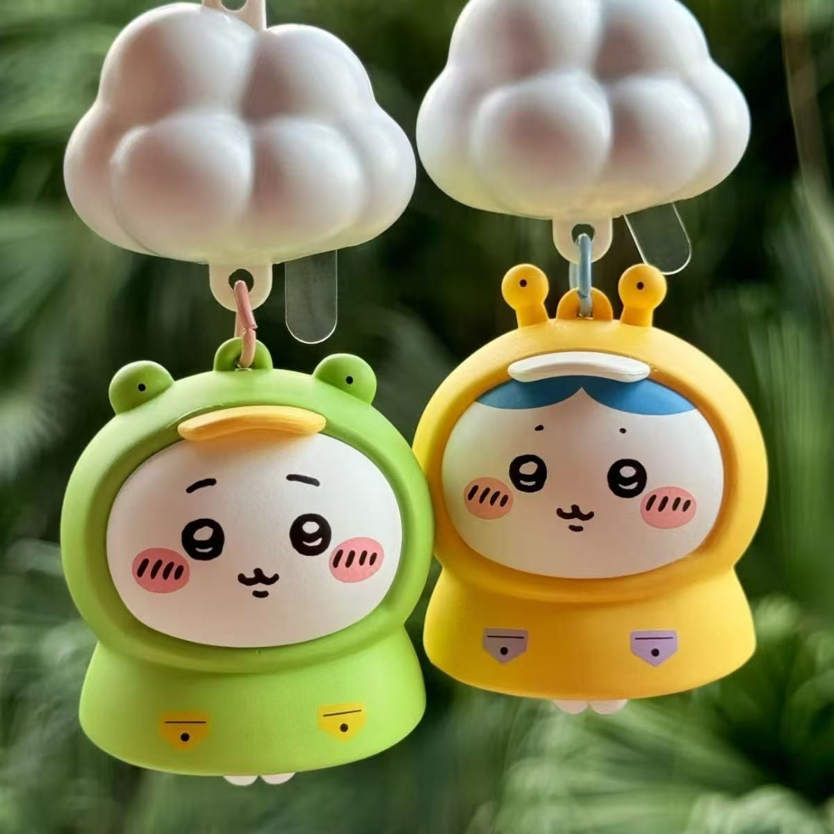 【NEW ARRIVAL】Chiikawa Raincoat Light Up Pendant-SHIP WITH OTHER ITEMS