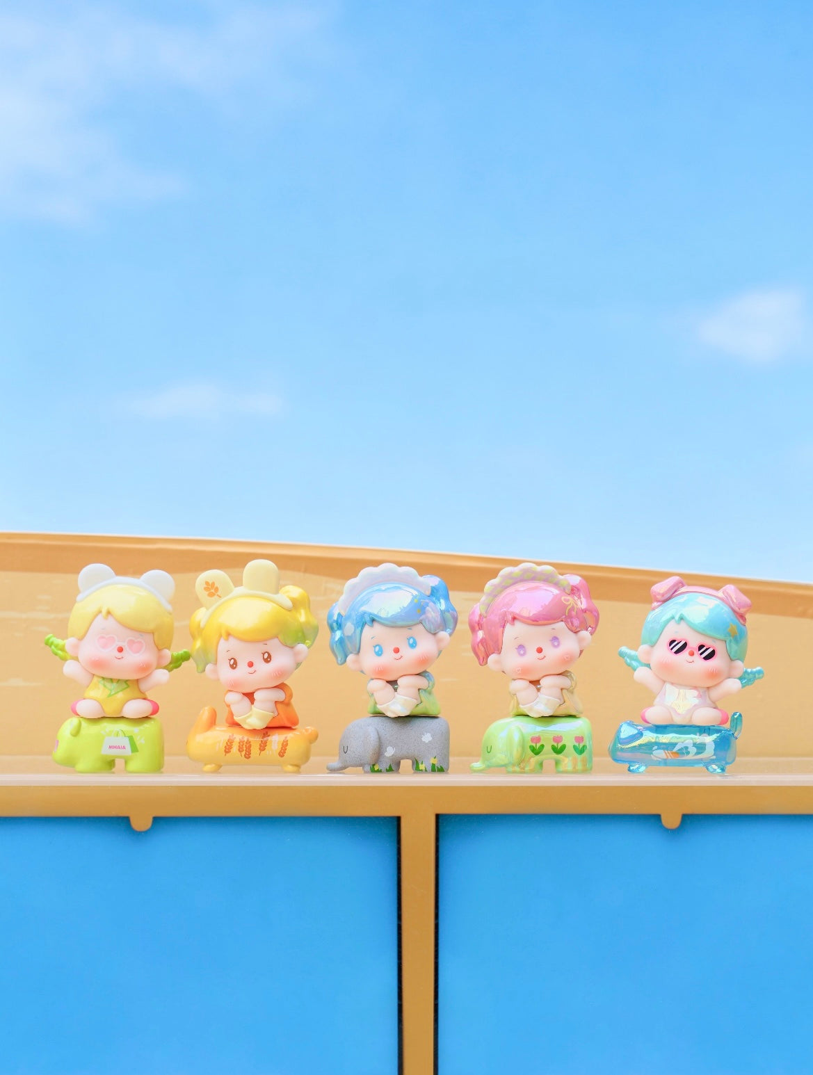 【NEW ARRIVAL】Mhaia Sitting In A Row Mini Figure V1-SHIP WITH OTHER ITEMS